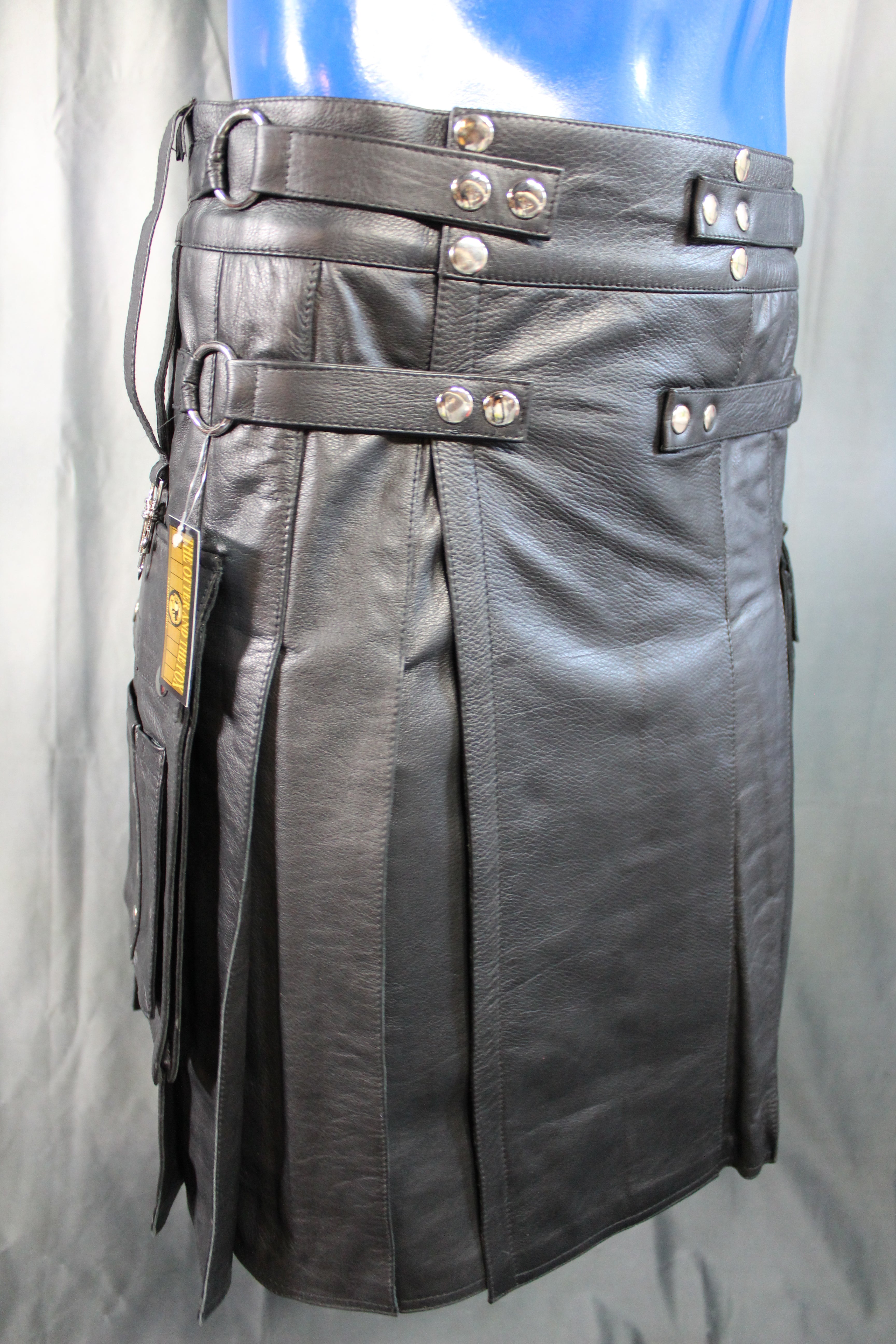 The Otter and The Fox Leather Kilt in Classic Black