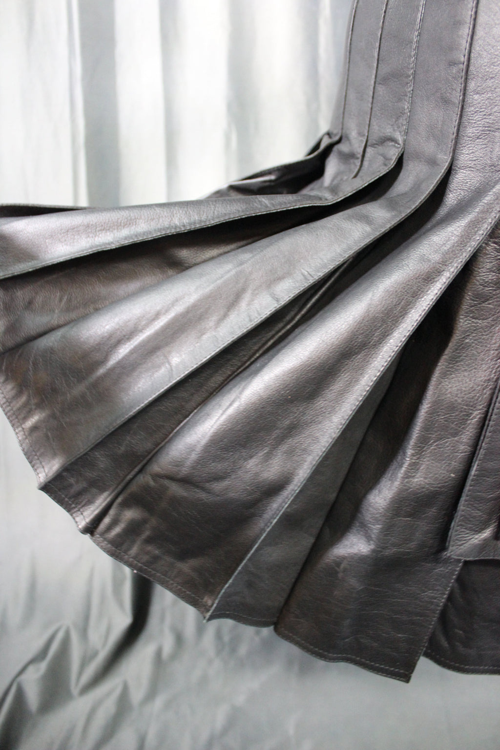 The Otter and The Fox Leather Kilt in Classic Black