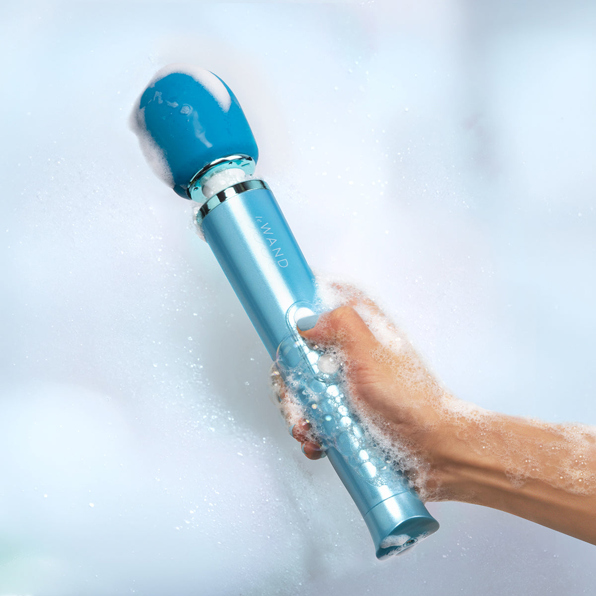 Le Wand Dive Submersible Vibrating Wand Massager Blue