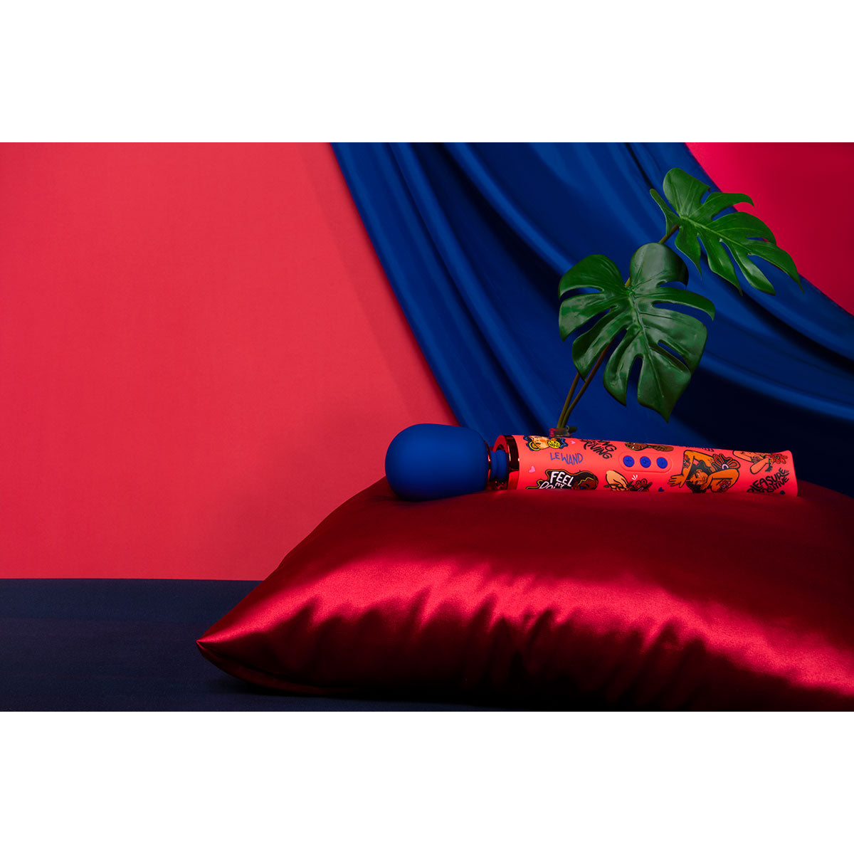 Le Wand Feel My Power x Kelly Malka Vibrating Massager
